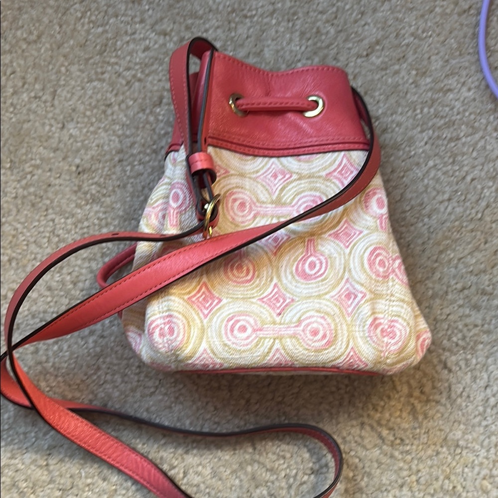 Coach Stylish Peach & Yellow Patterned Handbag 🍑